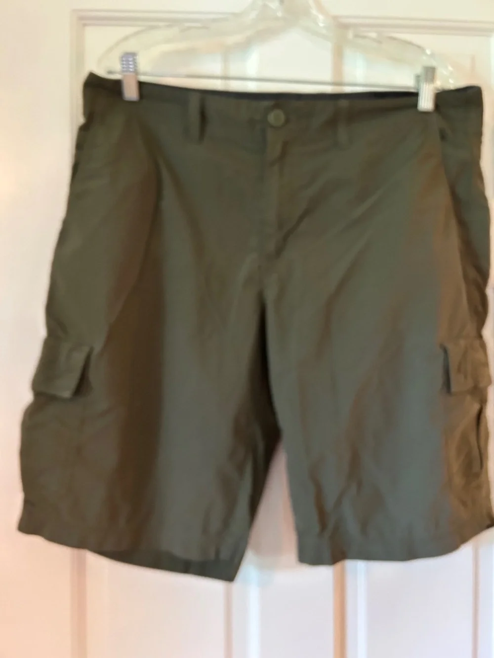 MOUNTAIN HARDWEAR  MENS SHORTS DARK GREEN 36 INSEAM 11